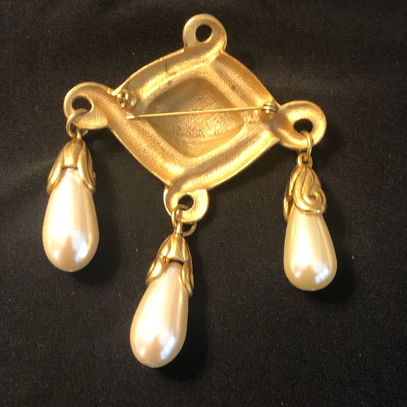 Gold & Black M/L large brooch Teardrop pearls 🤩 - Picture 2 of 4